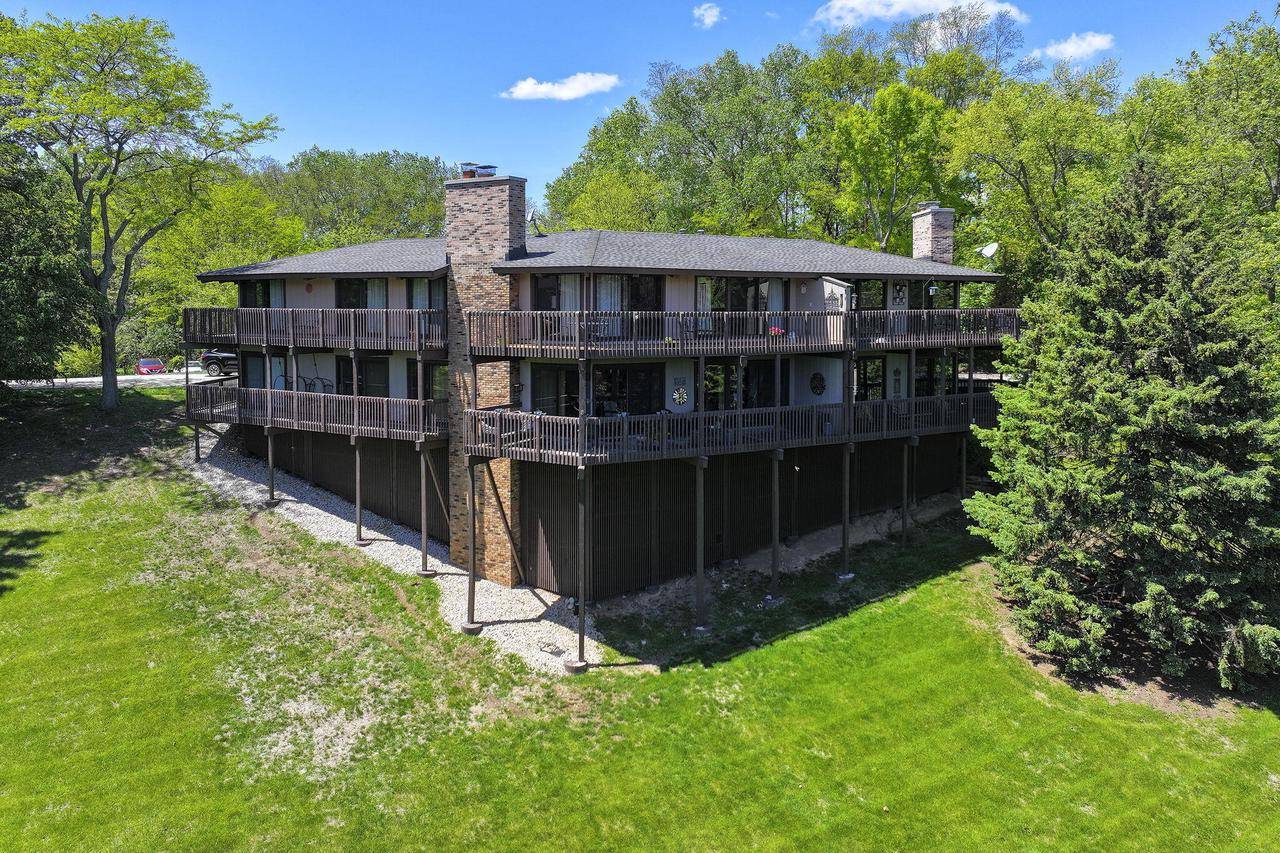 Fontana, WI 53125,940 Alpine DRIVE #01
