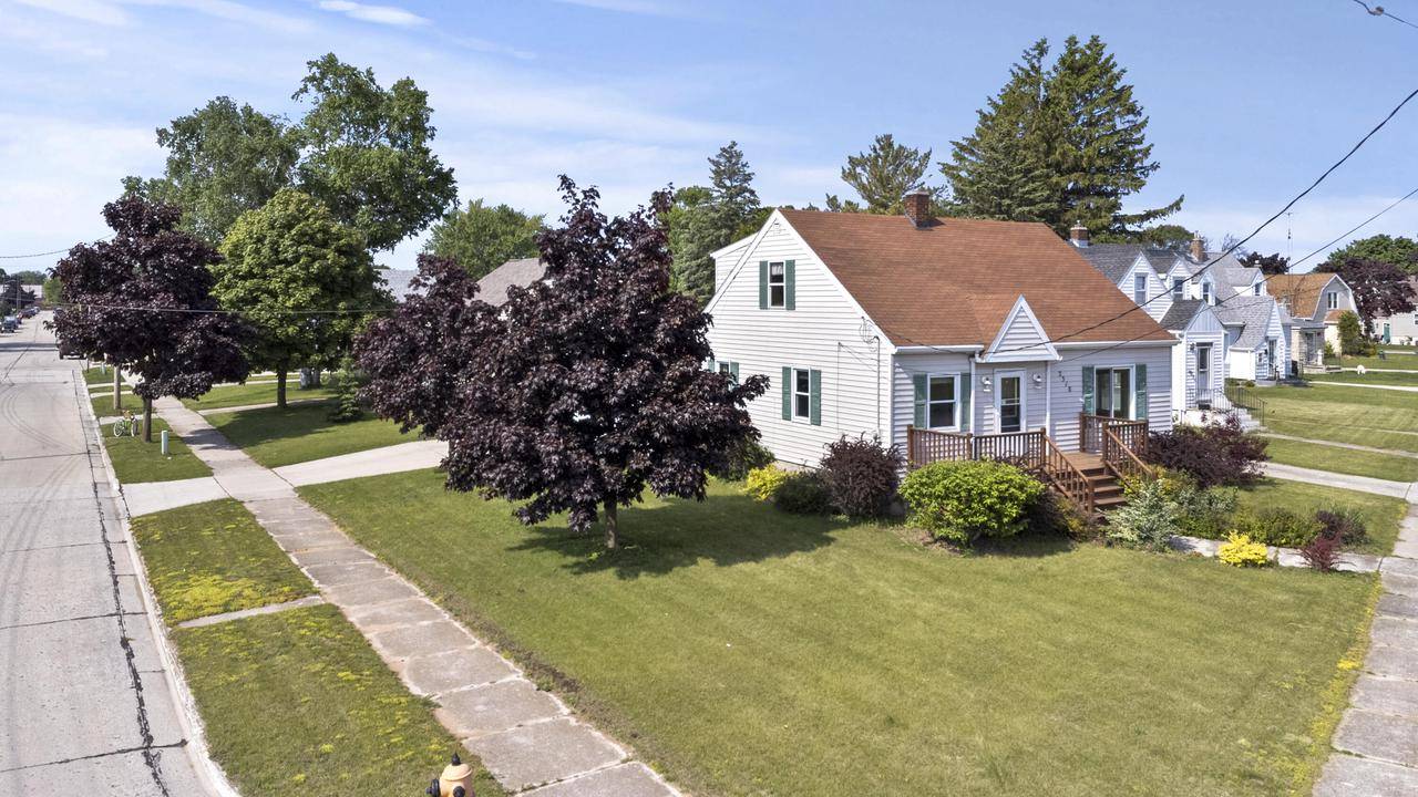 Two Rivers, WI 54241,2518 6th STREET