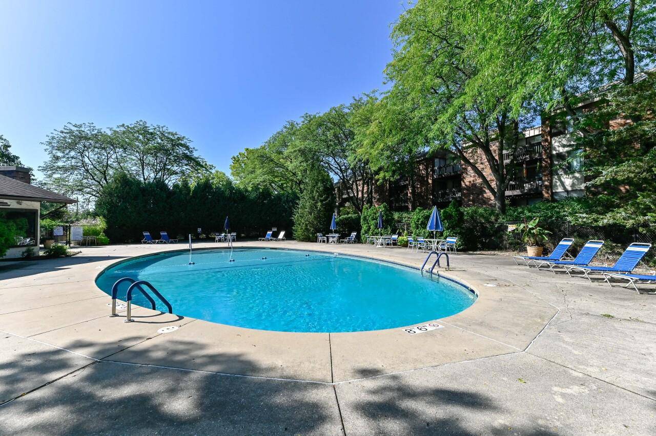 Glendale, WI 53209,2260 W Good Hope ROAD #129