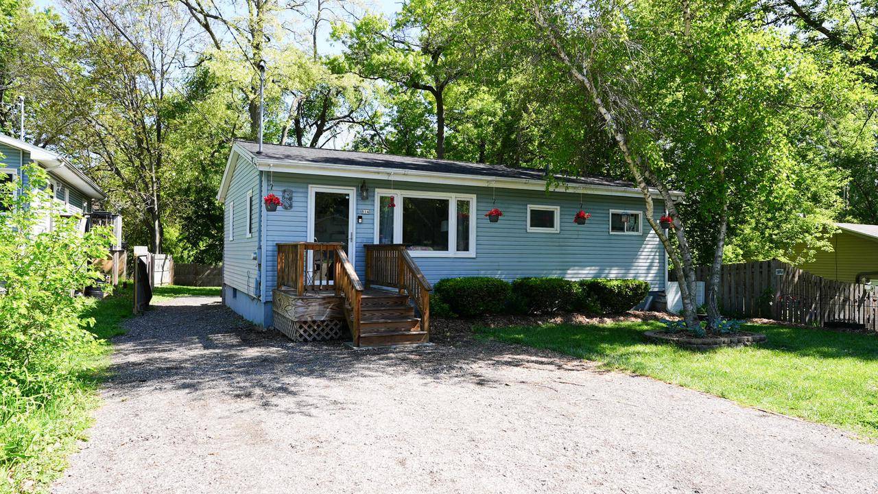 Twin Lakes, WI 53181,814 Hickory ROAD