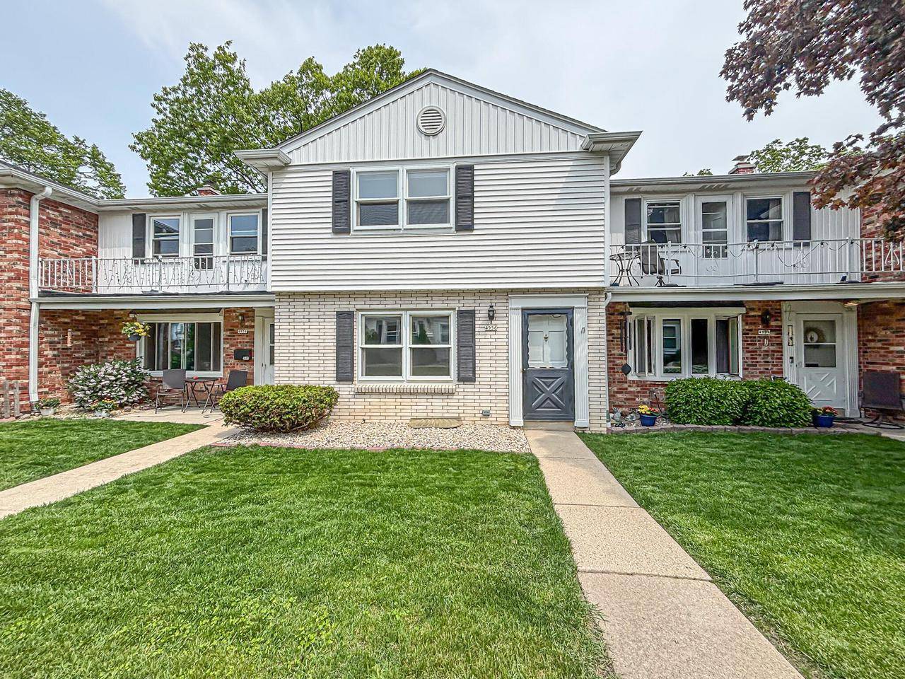 Greenfield, WI 53220,4956 W Colonial COURT