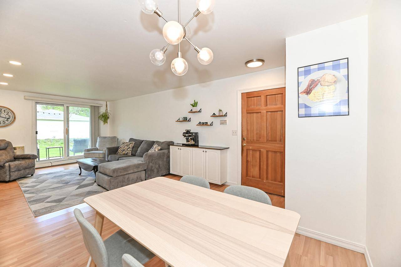 Greenfield, WI 53220,6143 W Howard AVENUE #9