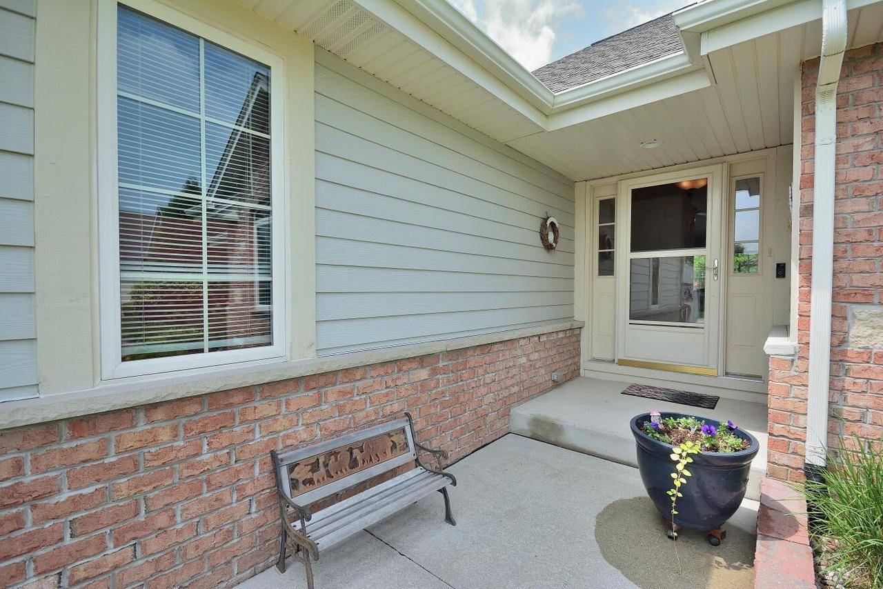 Muskego, WI 53150,S74W15472 Knollwood COURT