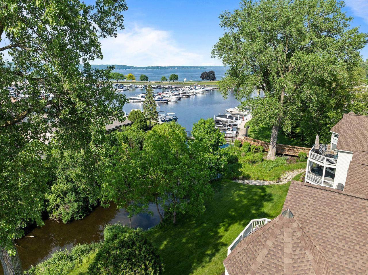 Fontana, WI 53125,102 Abbey Ridge COURT #102