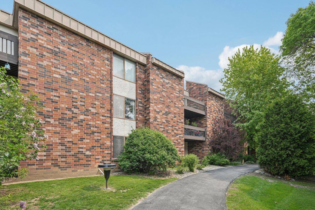 Glendale, WI 53209,2350 W Good Hope ROAD #156