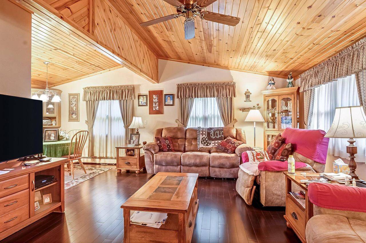 East Troy, WI 53120,N9570 Sunset DRIVE