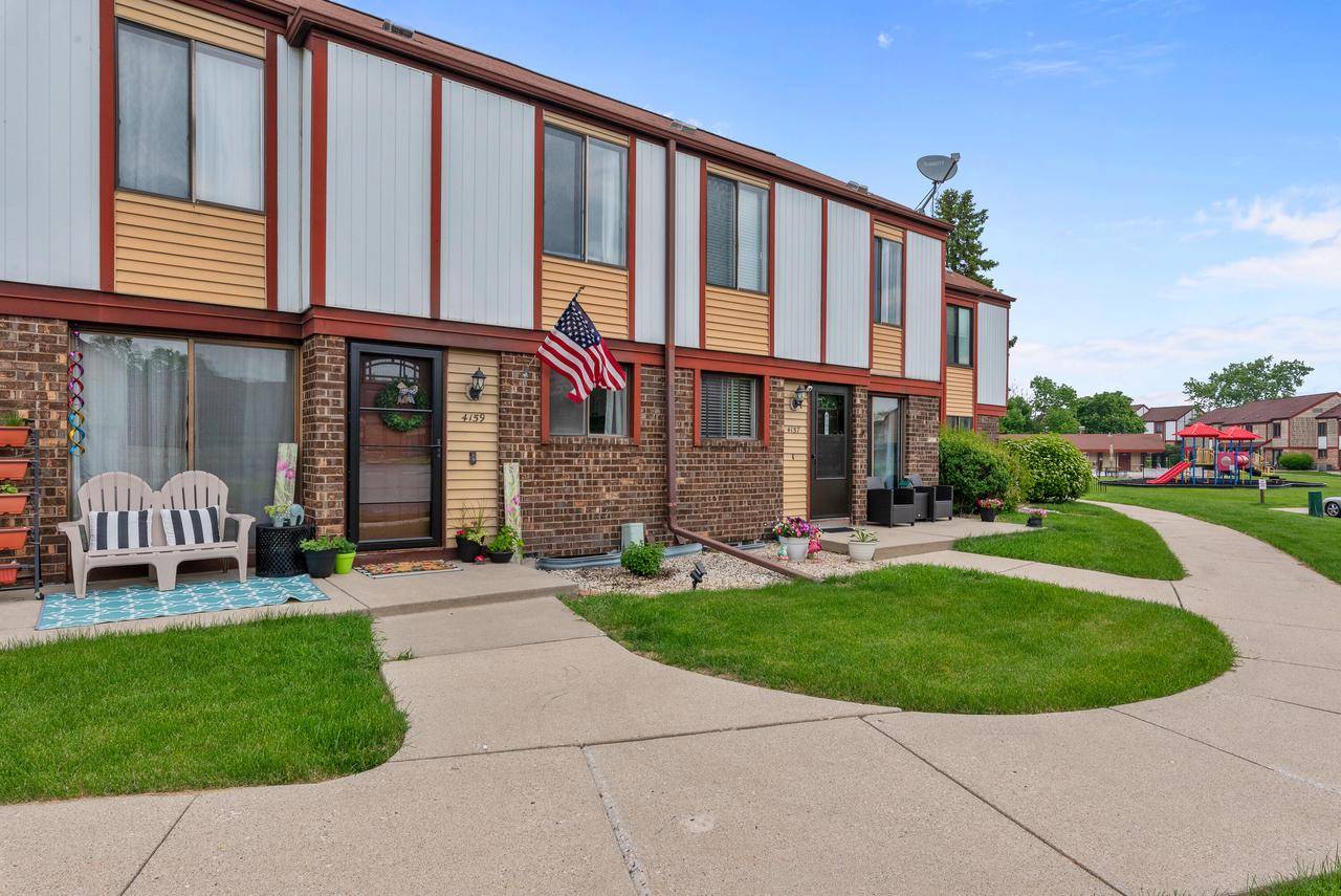 Milwaukee, WI 53221,4159 W College AVENUE