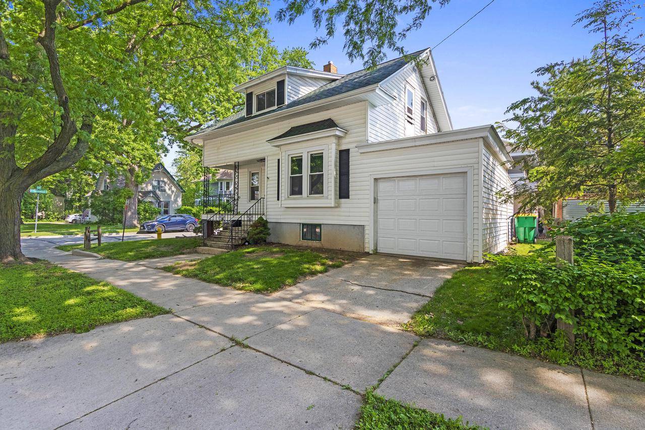 Green Bay, WI 54303,816 Dousman STREET