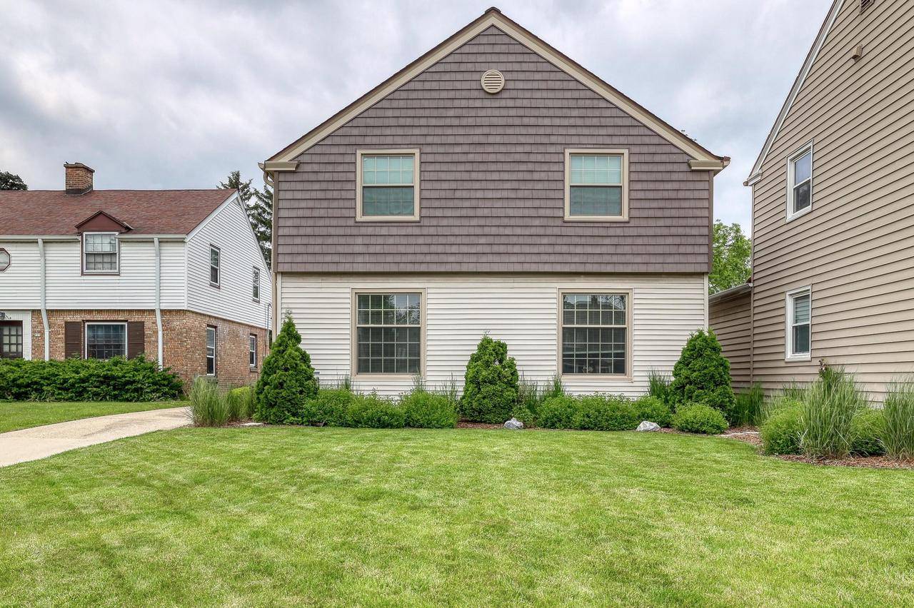 Wauwatosa, WI 53213,833 Robertson STREET