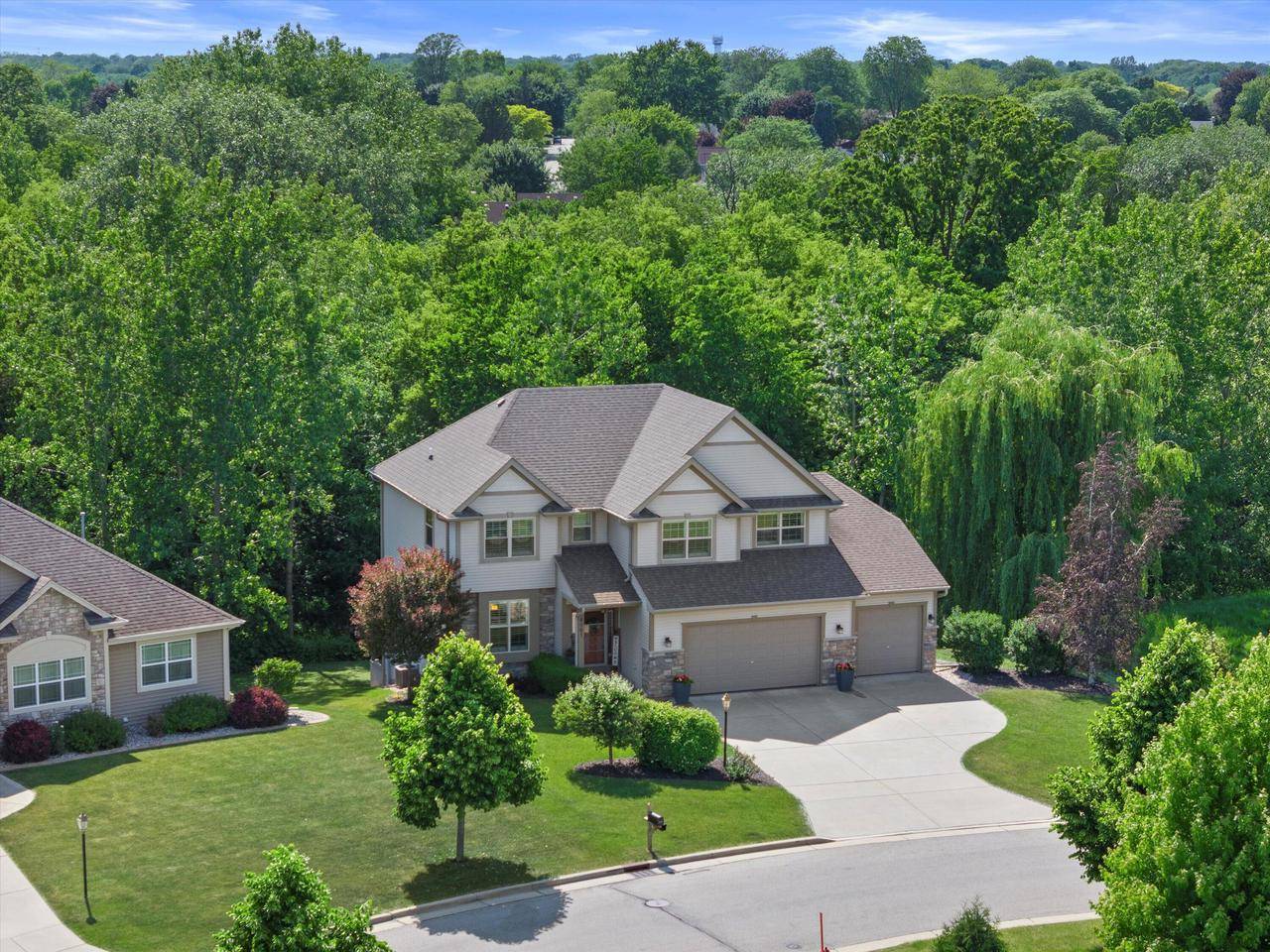 Franklin, WI 53132,8061 S River LANE