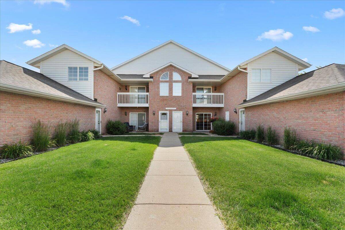 Pewaukee, WI 53072,W241N2581 E Parkway Meadow CIRCLE #2