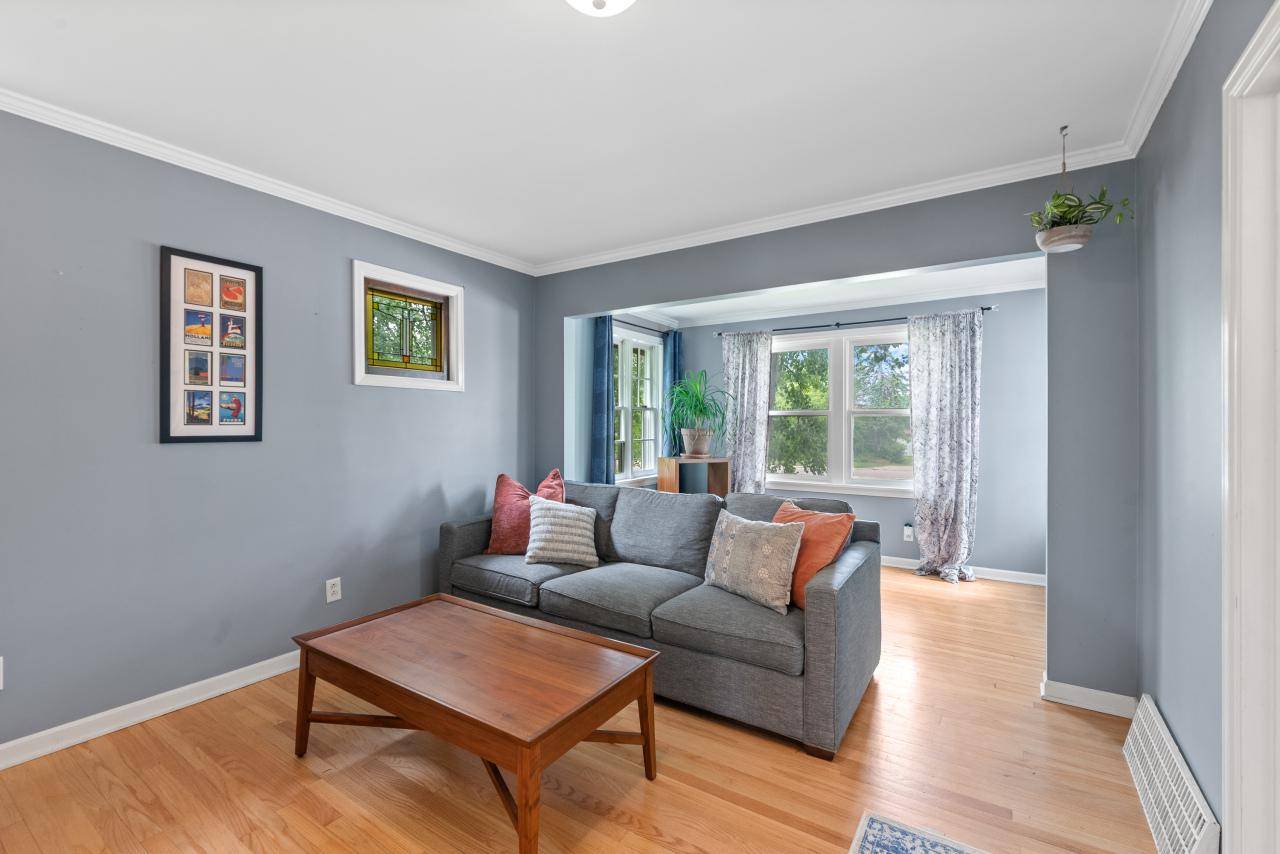 River Hills, WI 53217,1127 W Brown Deer ROAD