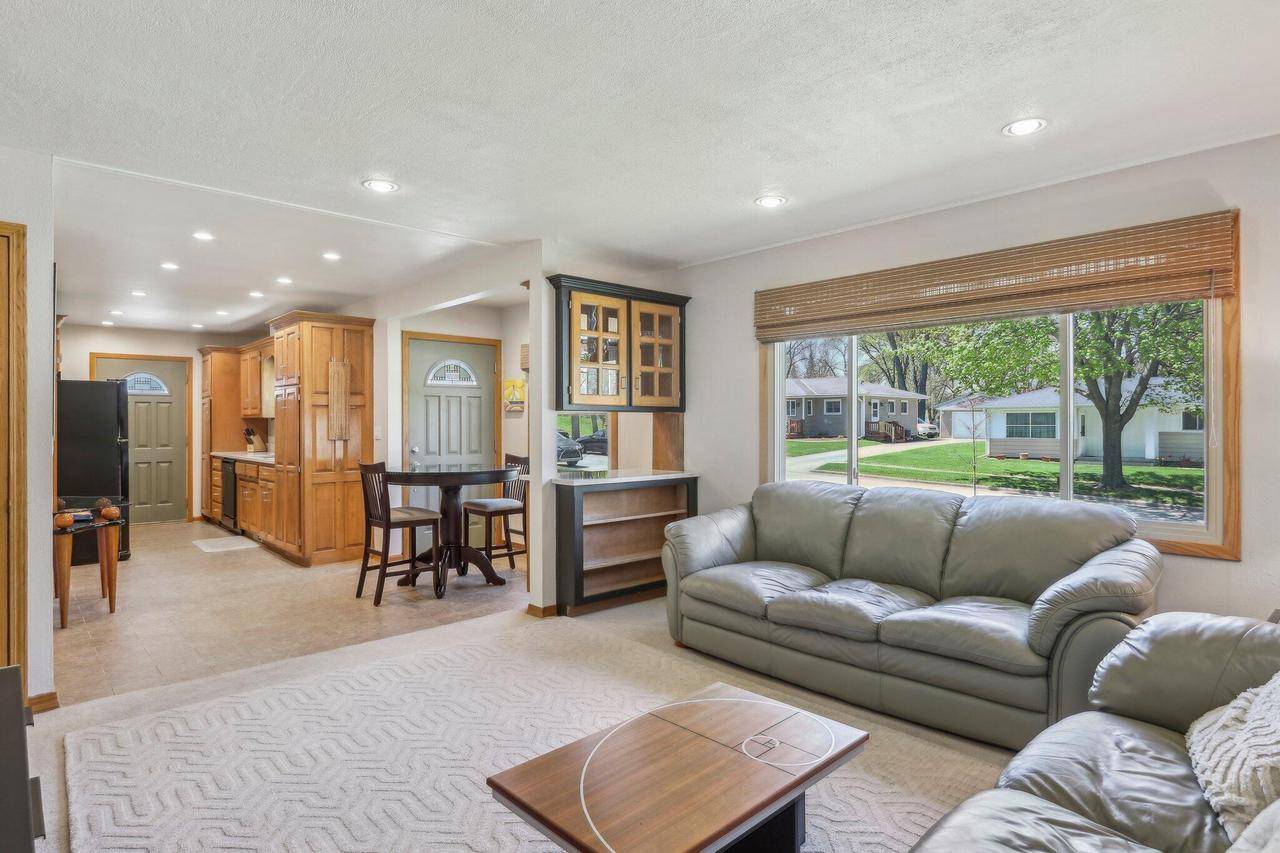 Waukesha, WI 53188,2107 Glenwall DRIVE