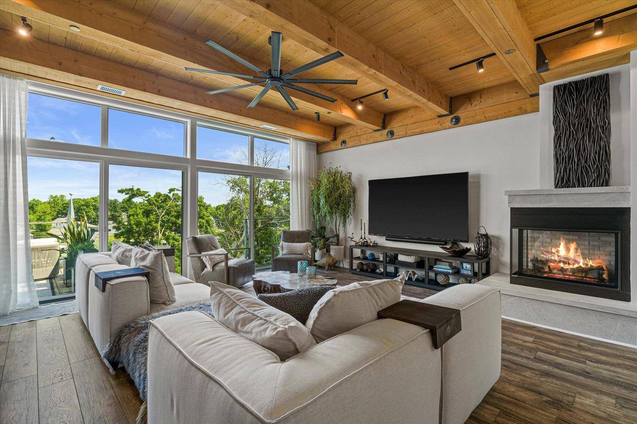 Okauchee, WI 53069,N52W35002 Lake DRIVE #302