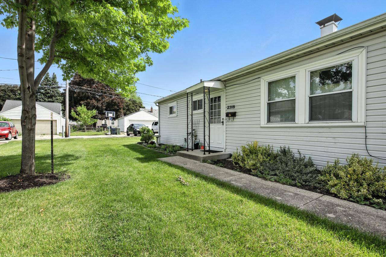 Milwaukee, WI 53221,2318 W Howard AVENUE
