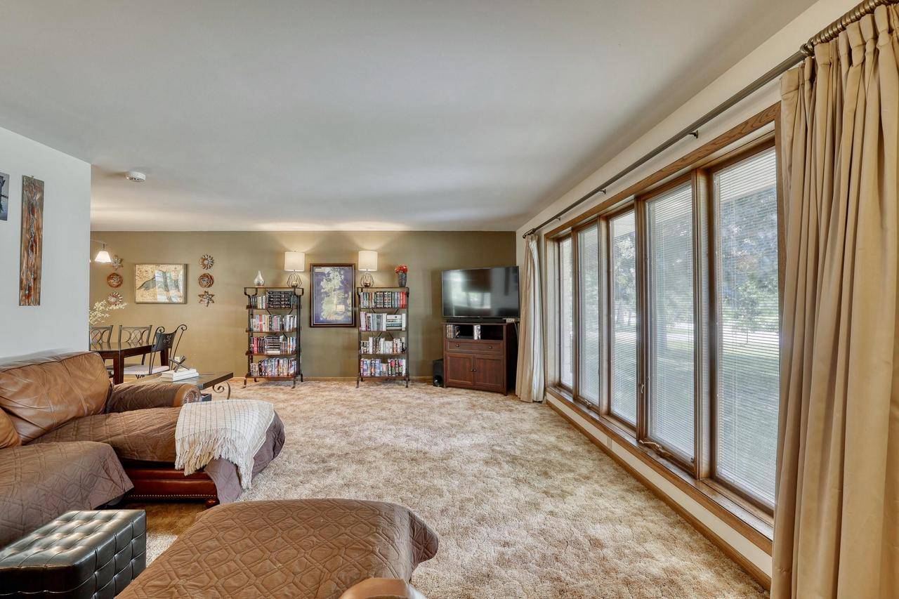 Menomonee Falls, WI 53051,N77W14888 Wood View DRIVE