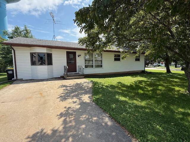 Caledonia, MN 55921,202 Nelson COURT