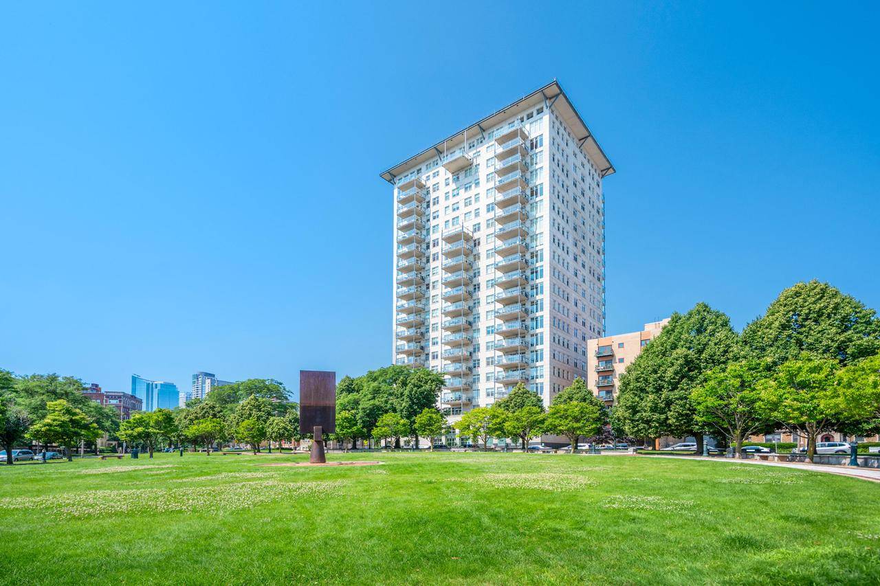 Milwaukee, WI 53202,1313 N Franklin PLACE #1002