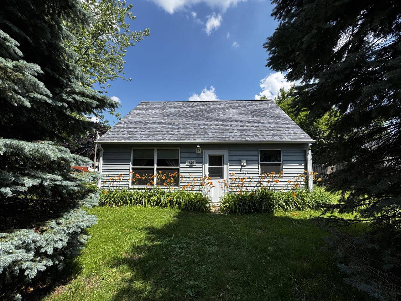 South Milwaukee, WI 53172,826 Lakeview AVENUE