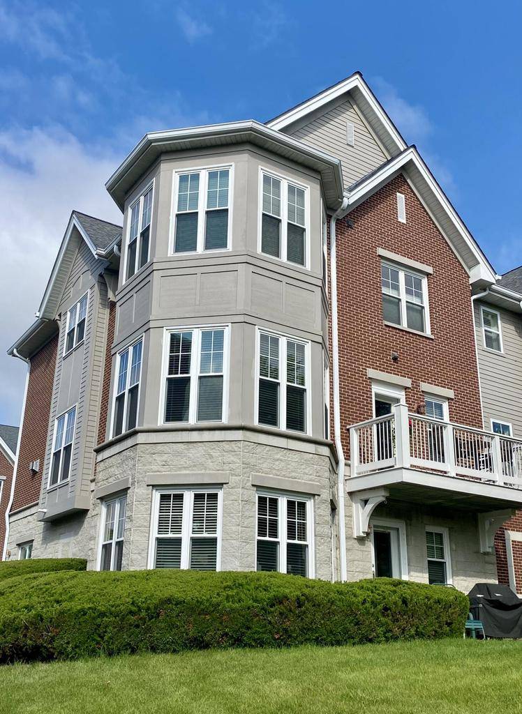 Saint Francis, WI 53235,3822 S Lake DRIVE #44