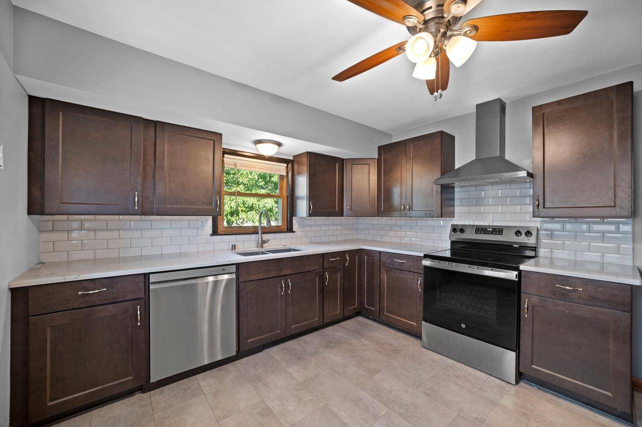 West Allis, WI 53214,925 S 102nd STREET