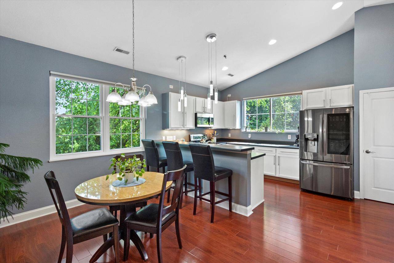 Oak Creek, WI 53154,8485 S Ashbury LANE #201
