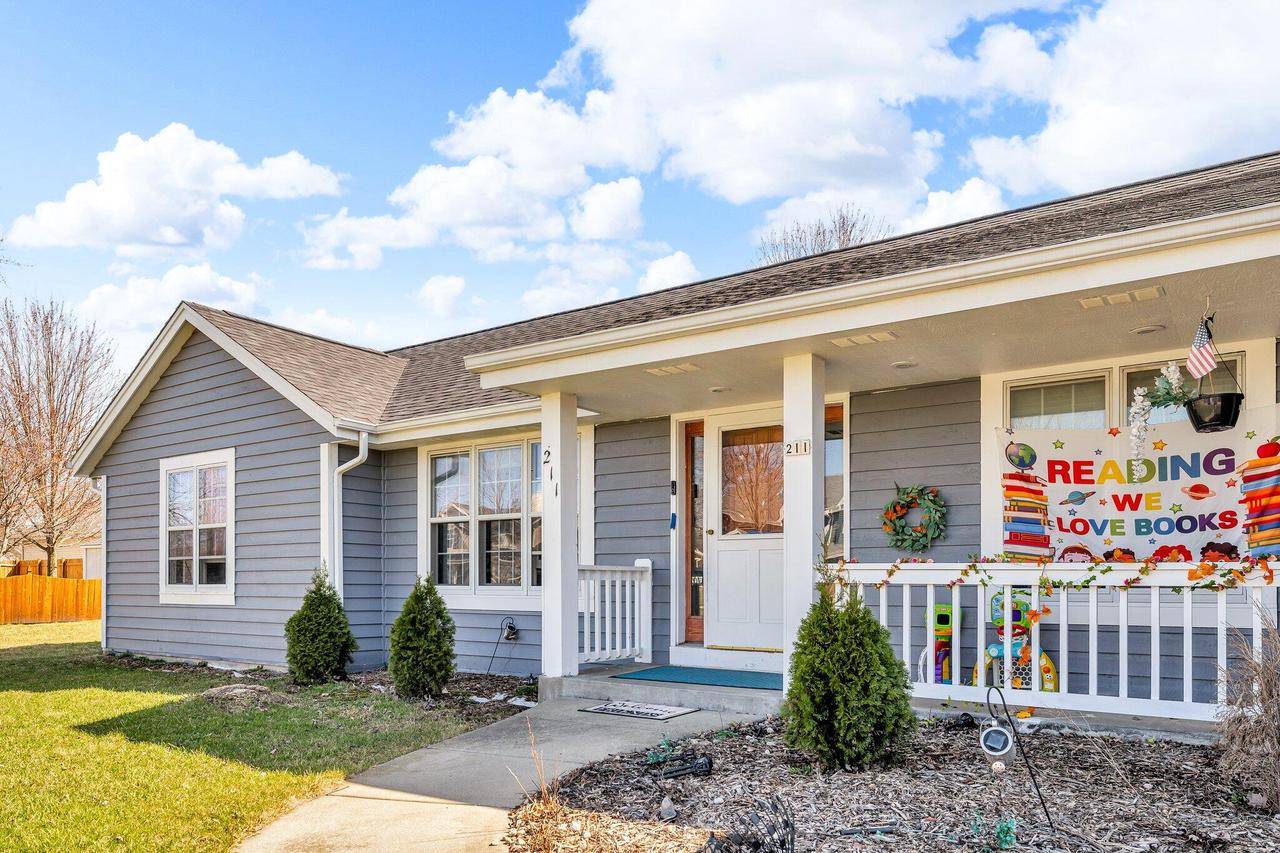 Oak Creek, WI 53154,211 E Larson LANE