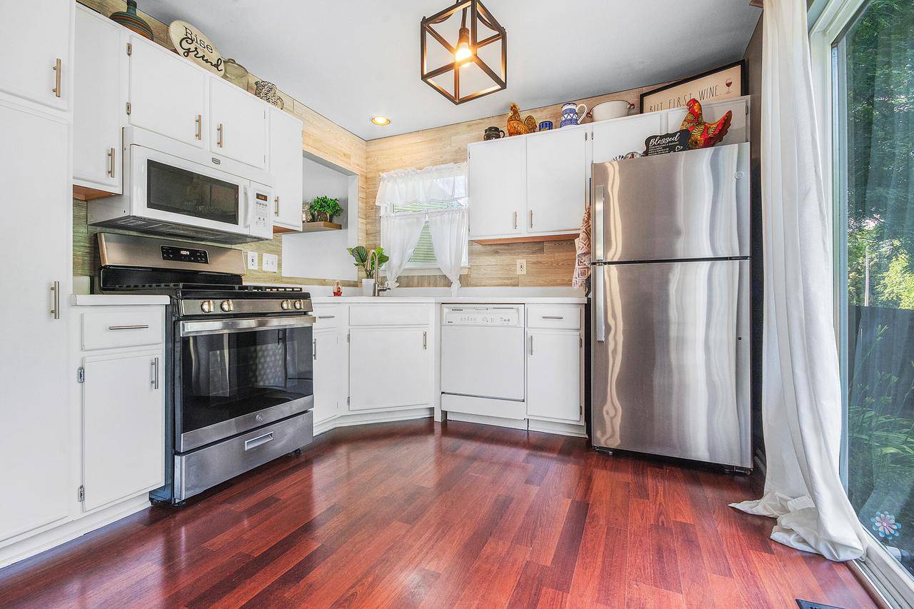 Genoa City, WI 53128,407 Fenmore COURT