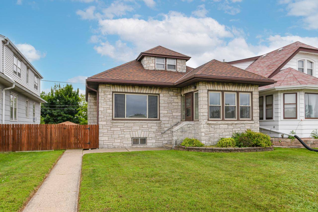 West Milwaukee, WI 53214,5227 W National AVENUE