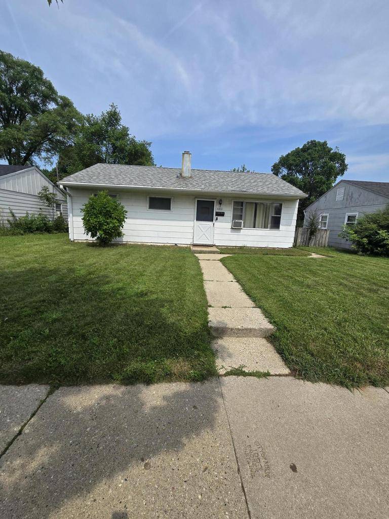 Milwaukee, WI 53218,6852 W Grantosa DRIVE