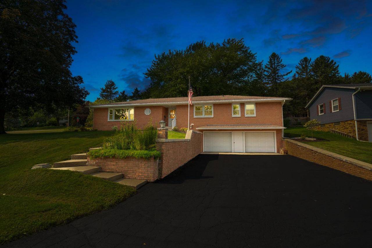 Stoughton, WI 53589,1008 Riverview Drive