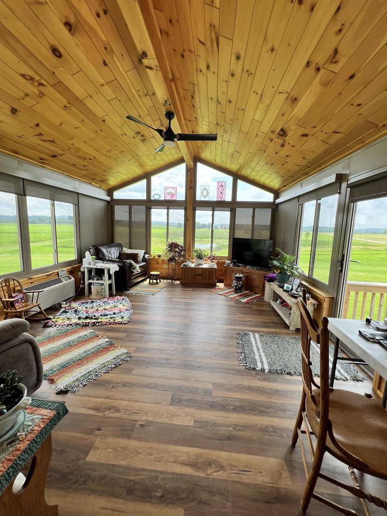 Mauston, WI 53948,N2952 Highway 58