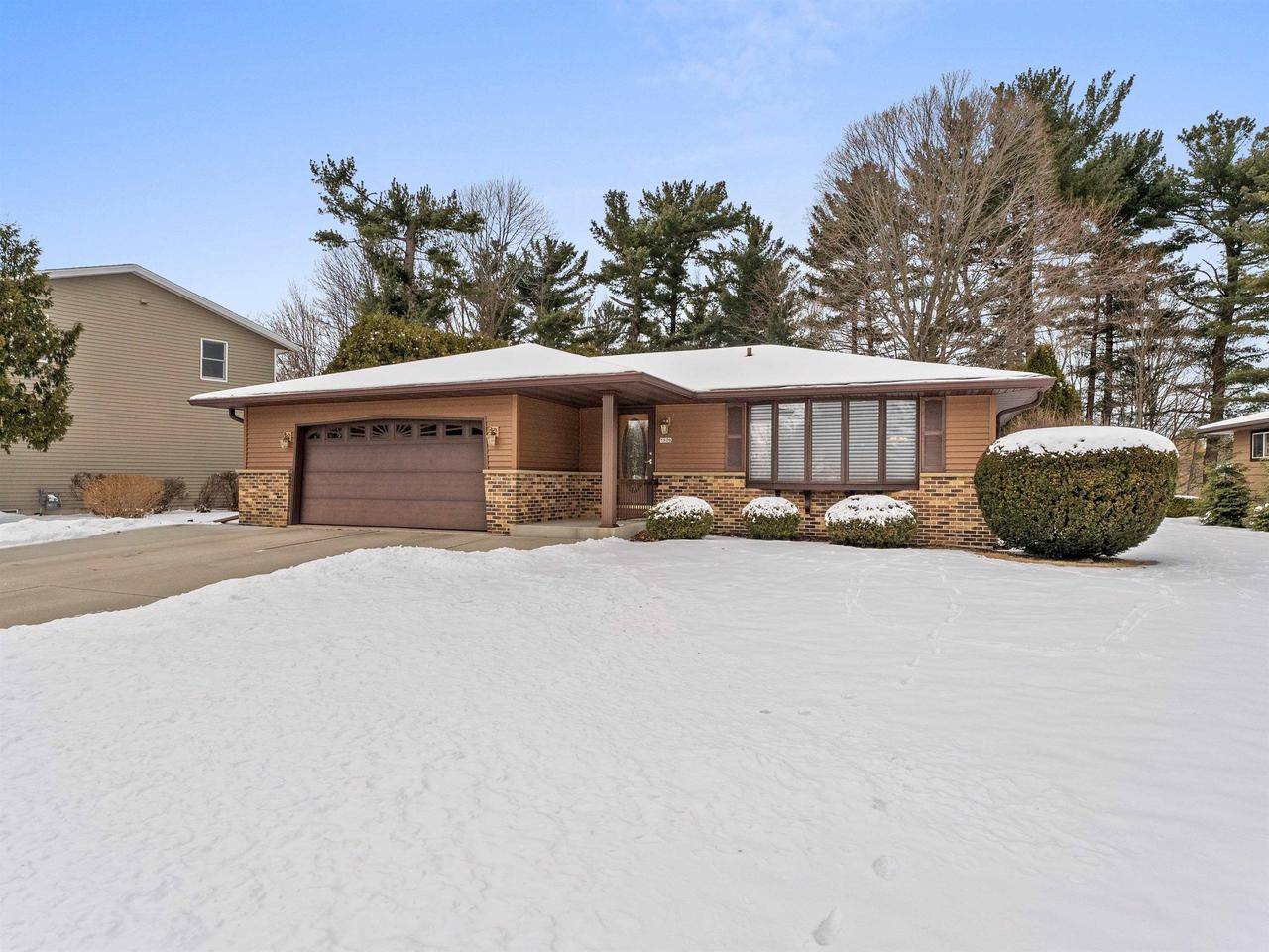 Sheboygan, WI 53081,1526 Knoll Crest Drive