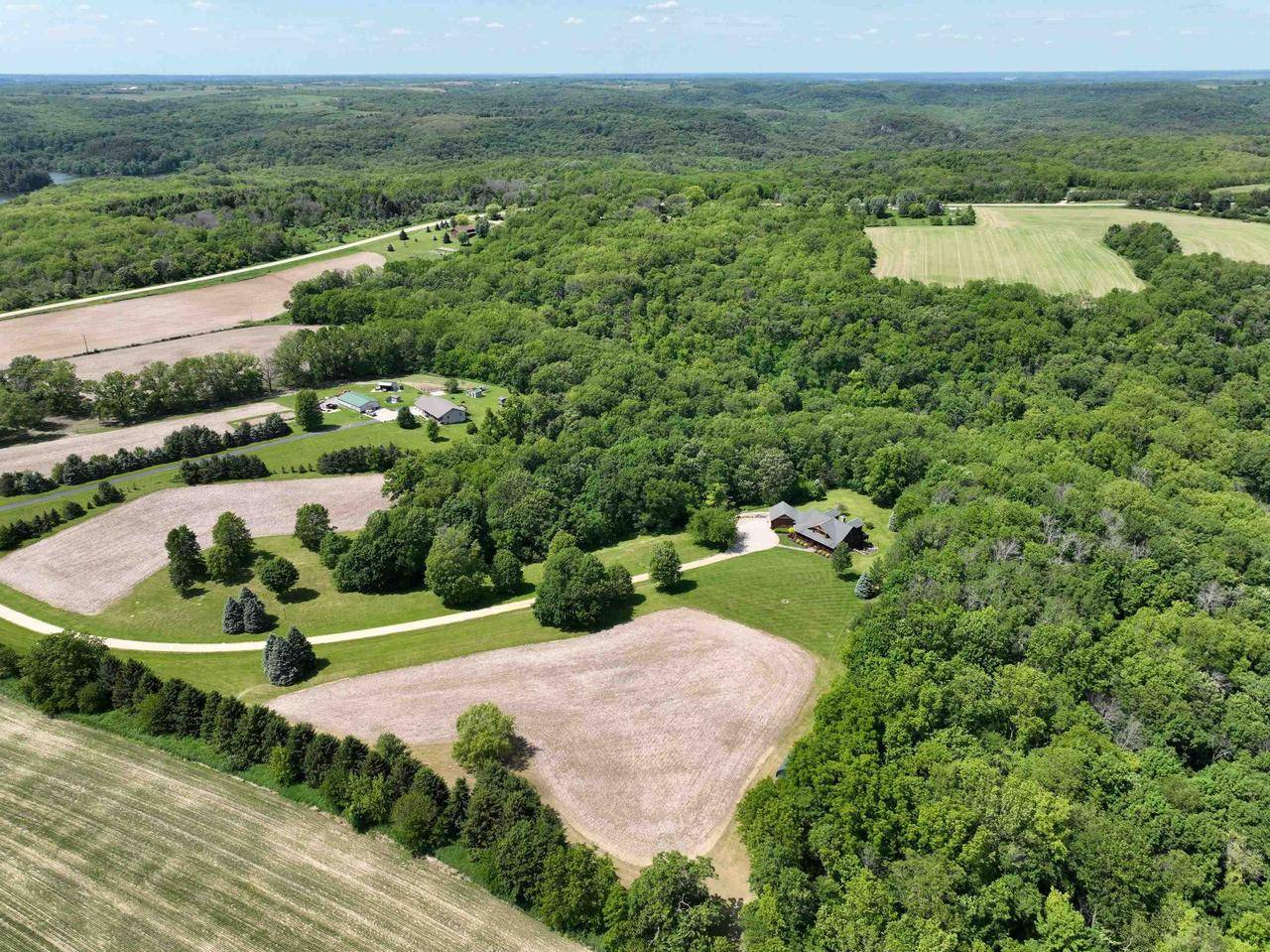 Dodgeville, WI 53533,3905 County Road Z