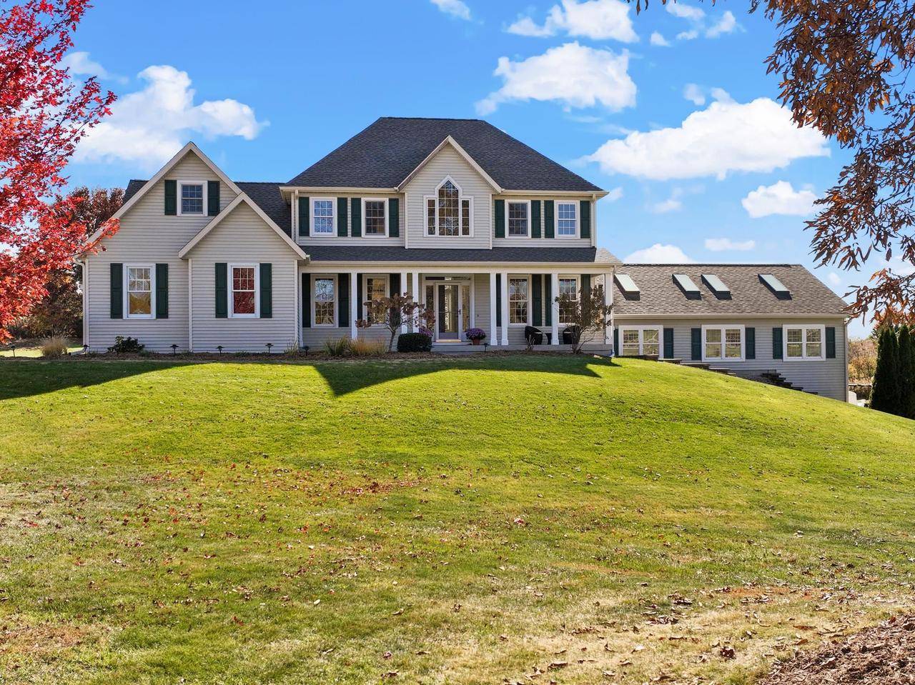 Oregon, WI 53575,6175 Oak Hollow Drive