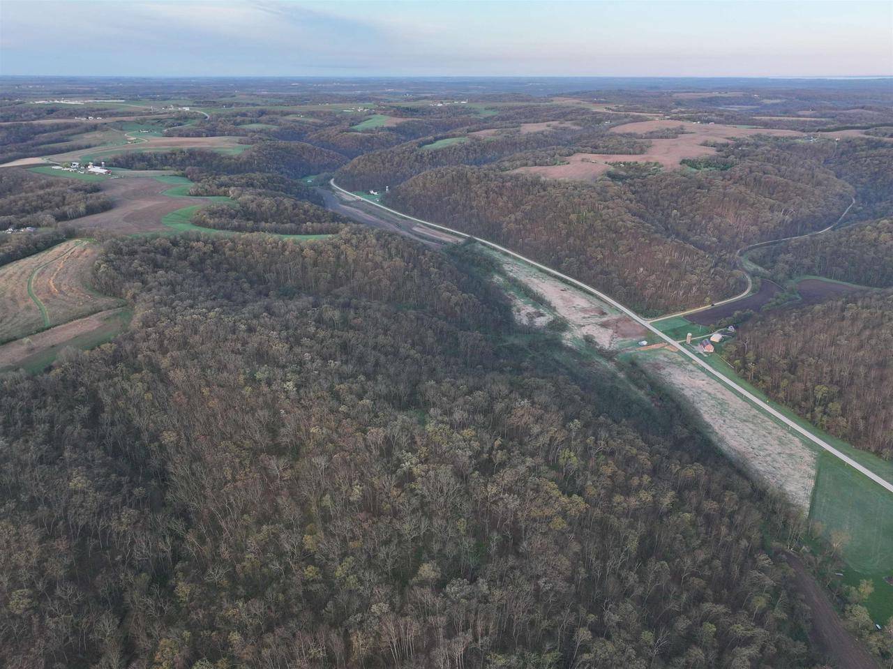 Avoca, WI 53506,6833 Highway 80