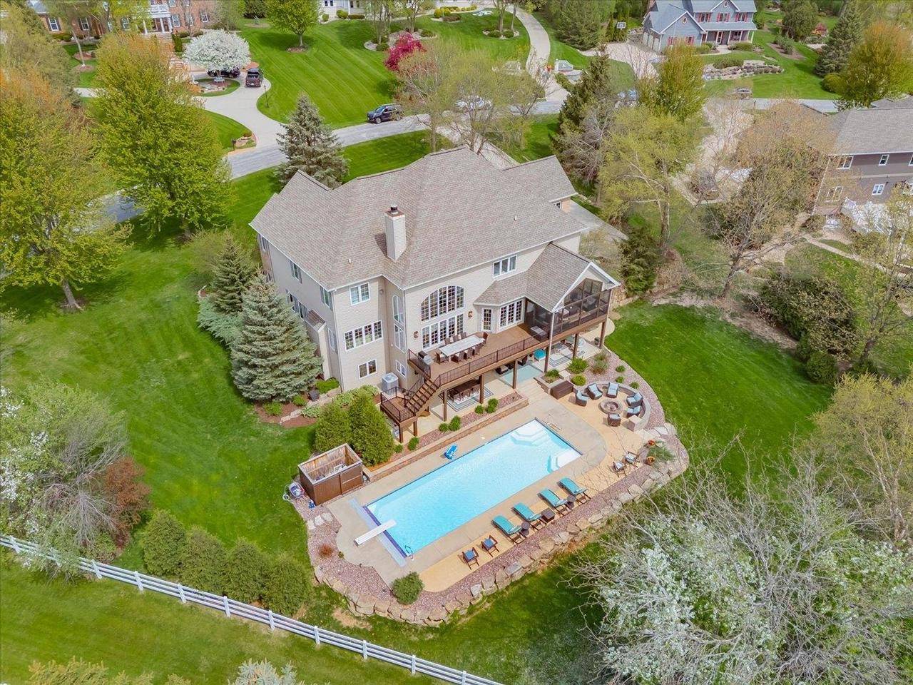 Waunakee, WI 53597,5556 SURREY Lane