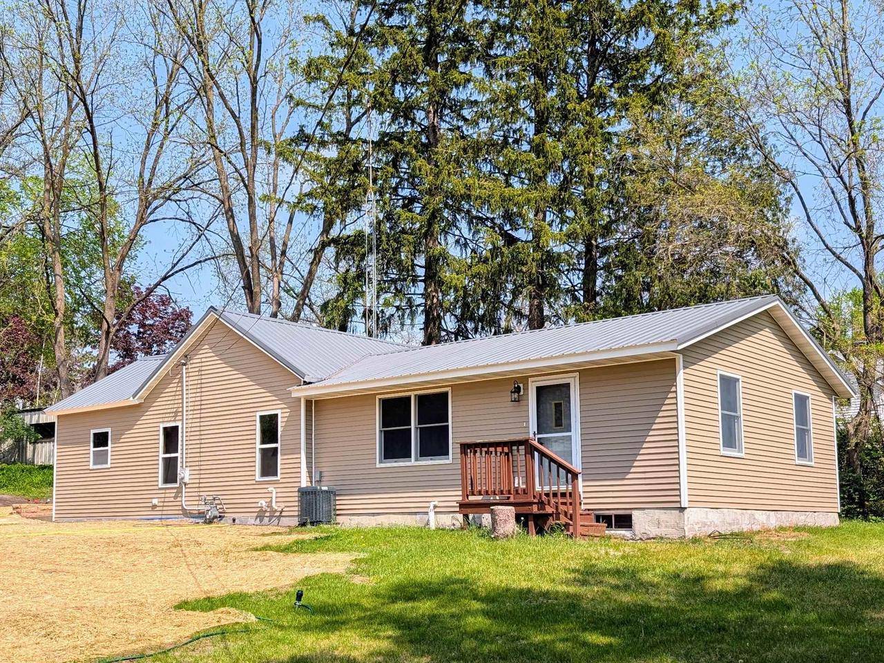 Montello, WI 53949,73 Church Street