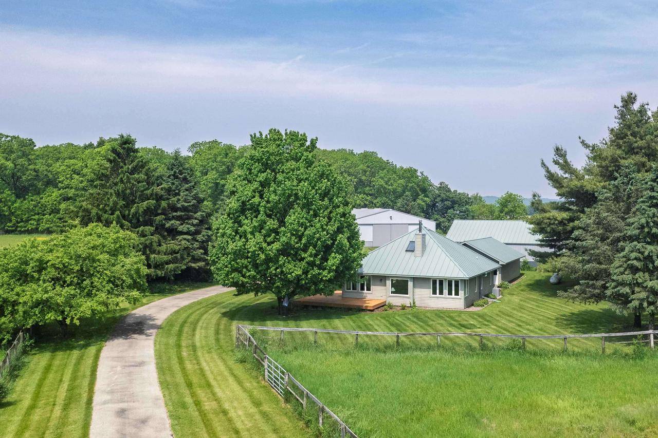 Oregon, WI 53575,1451 Storytown Road