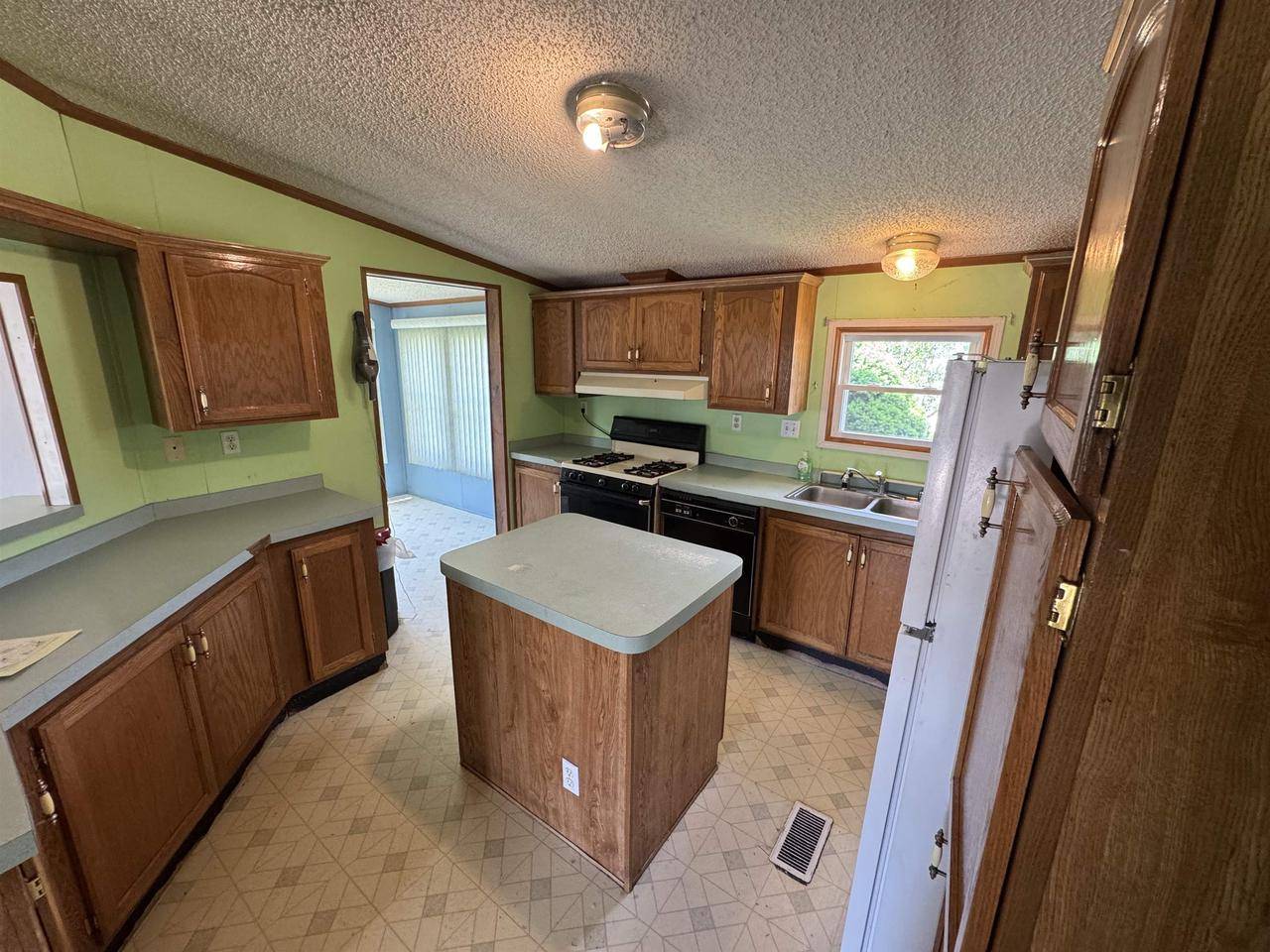 North Freedom, WI 53951,S7559 US Hwy 12 #M-8