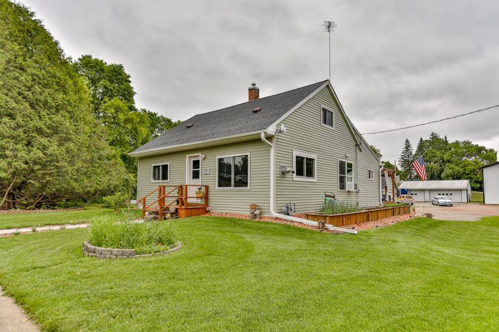 Mattoon, WI 54450,406 FLINT AVENUE