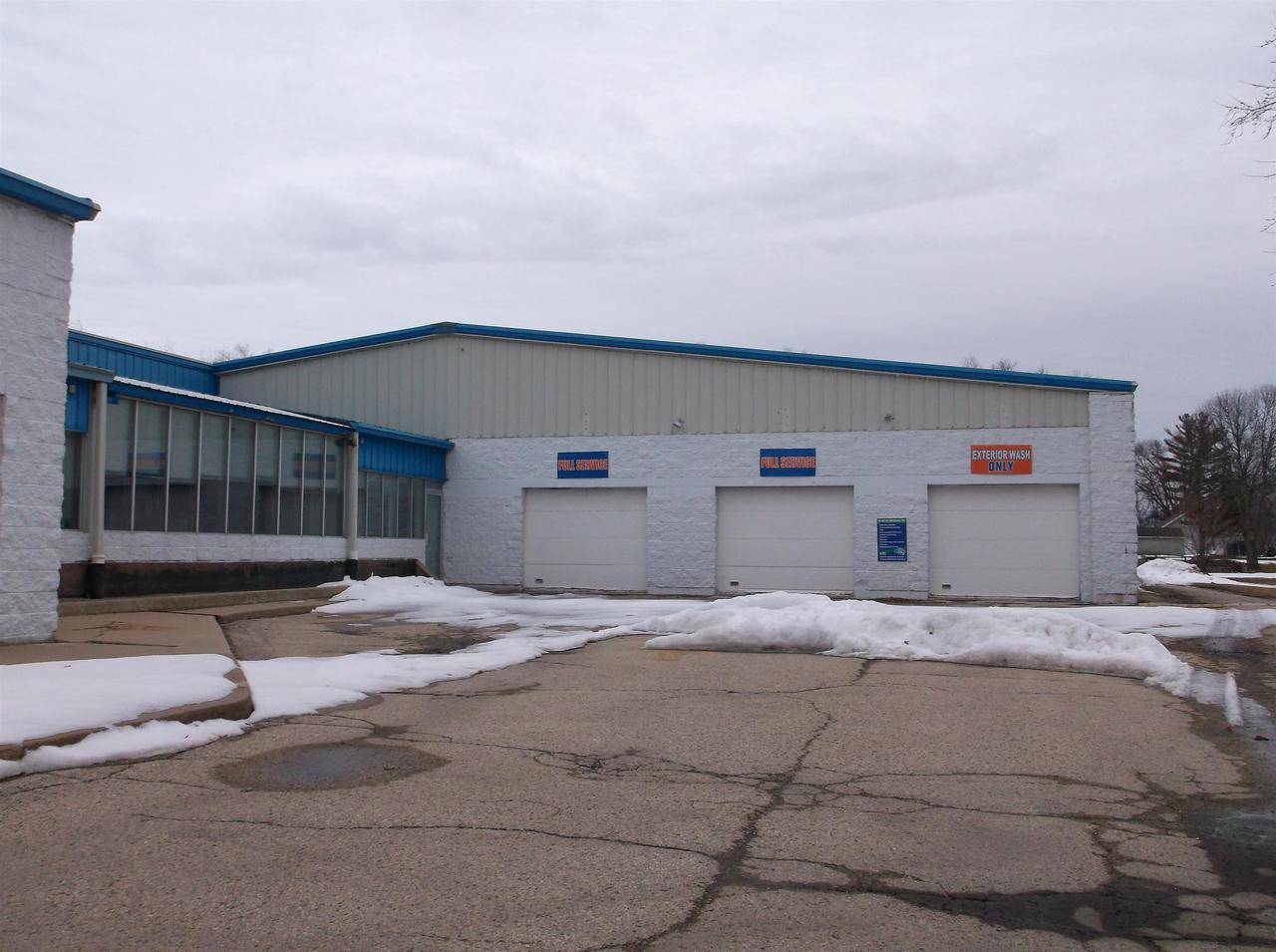Oshkosh, WI 54902,911 WITZEL AVENUE