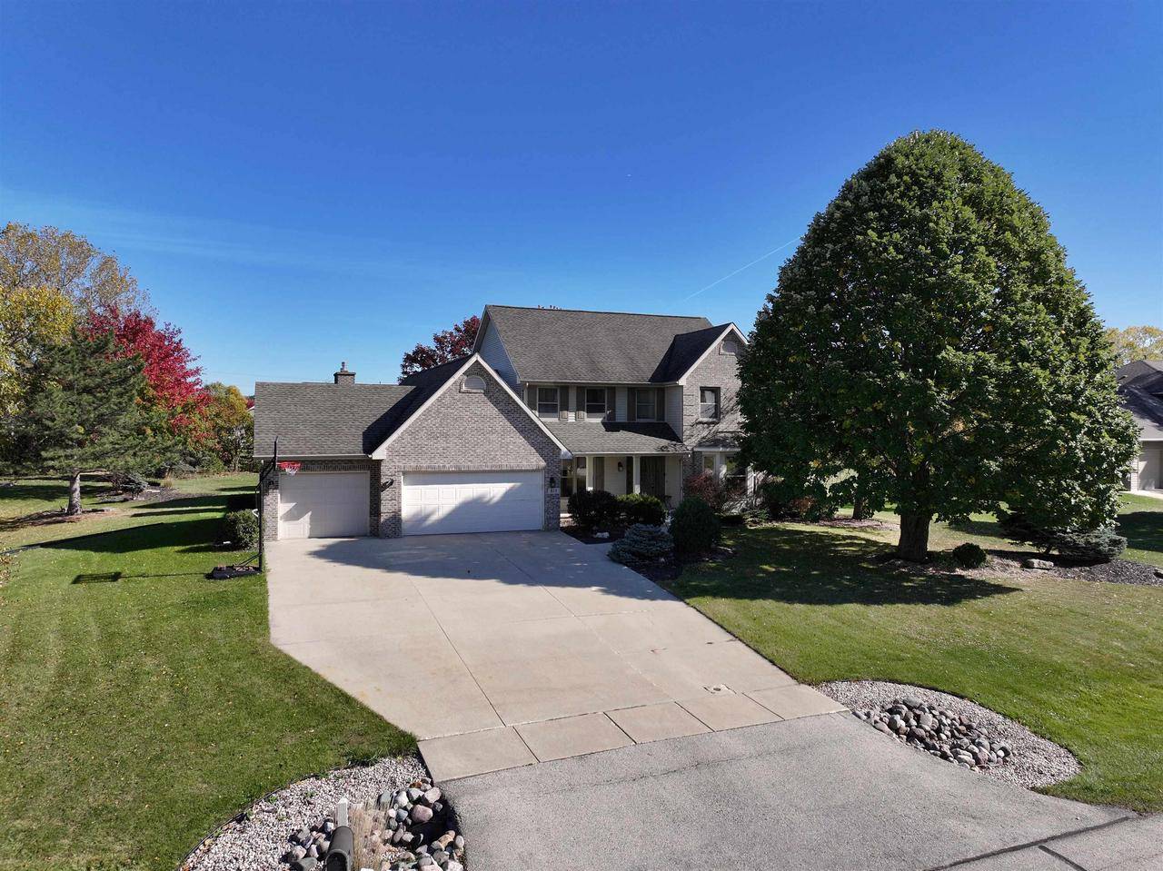 Fond Du Lac, WI 54935,829 COUNTRY CLUB LANE