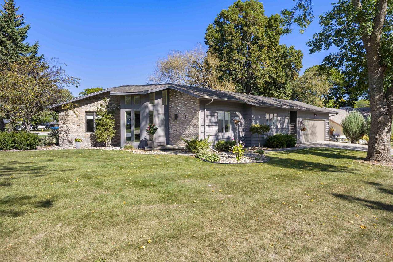 Neenah, WI 54956,524 RIFORD ROAD