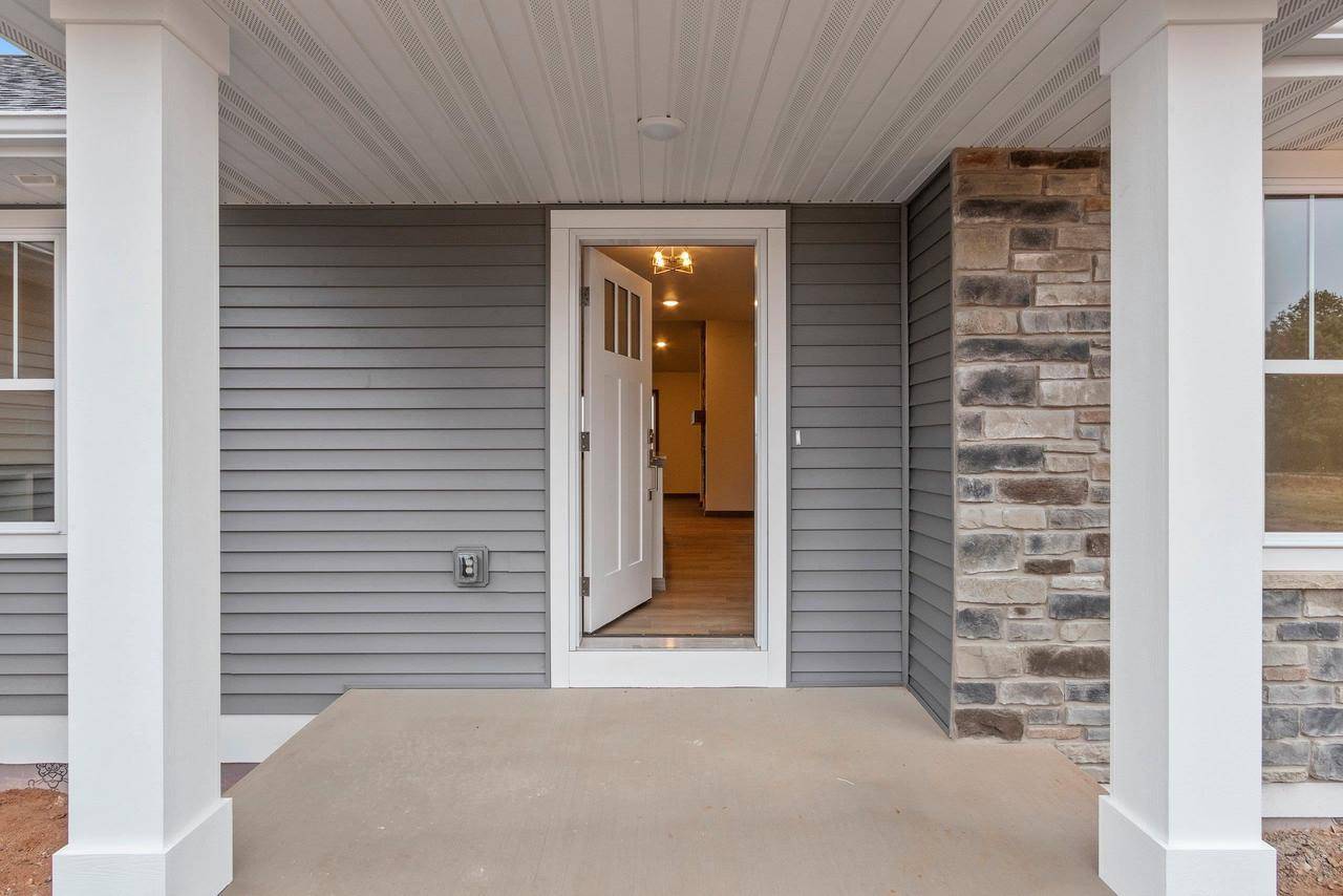 Pulaski, WI 54162,3868 HAZELWOOD DRIVE