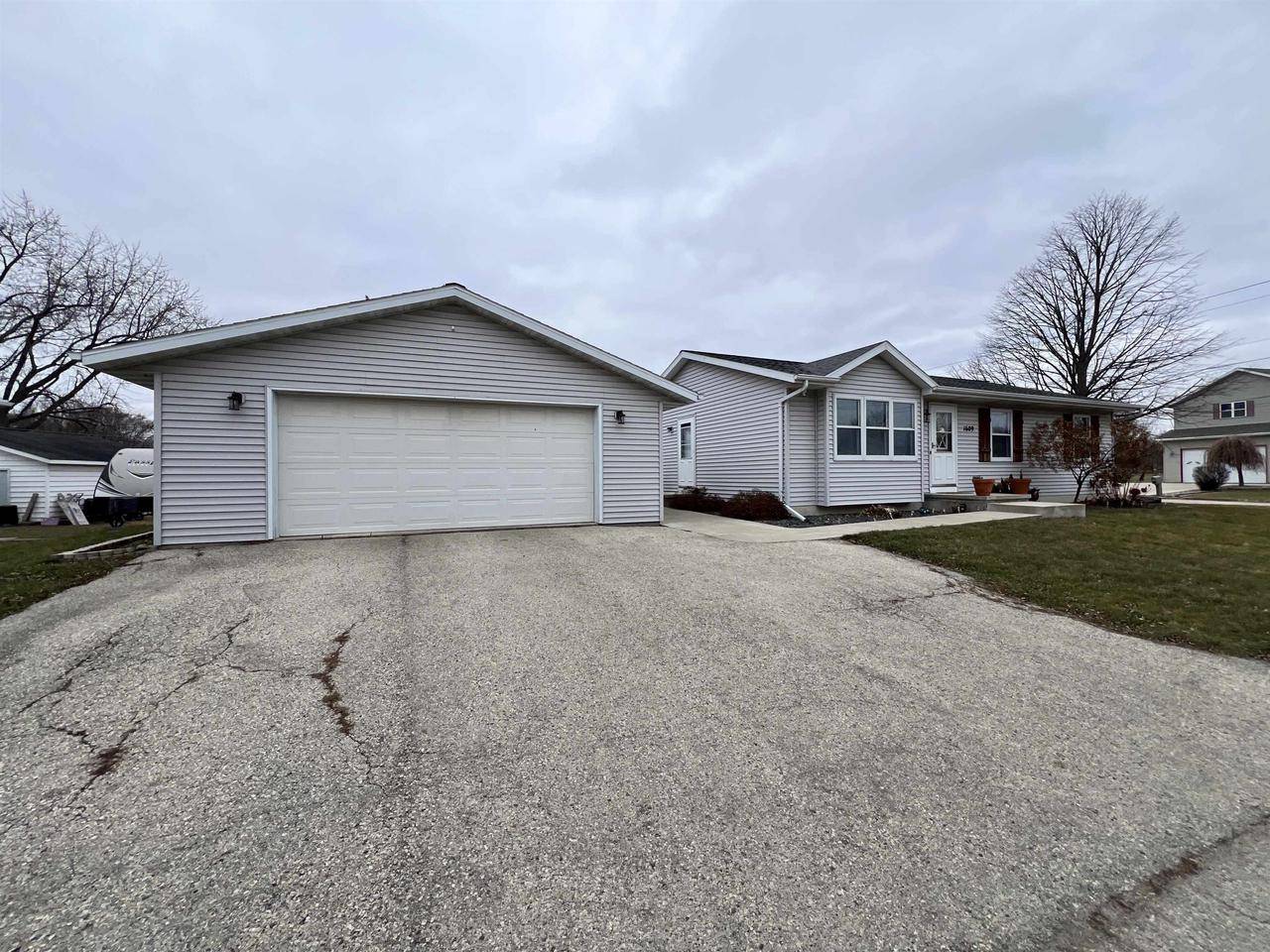 North Fond Du Lac, WI 54937,1609 ROSE AVENUE