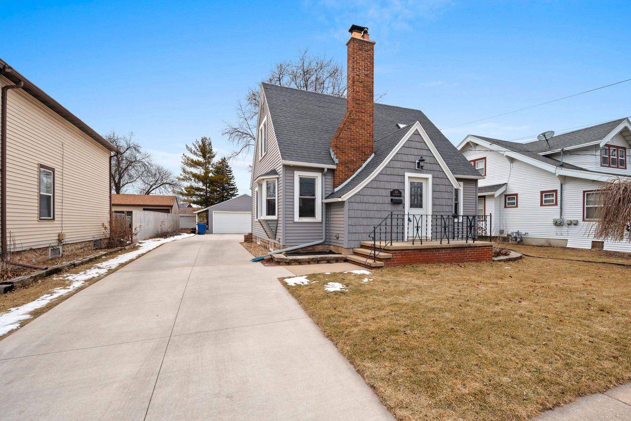 Menasha, WI 54952,828 APPLETON ROAD