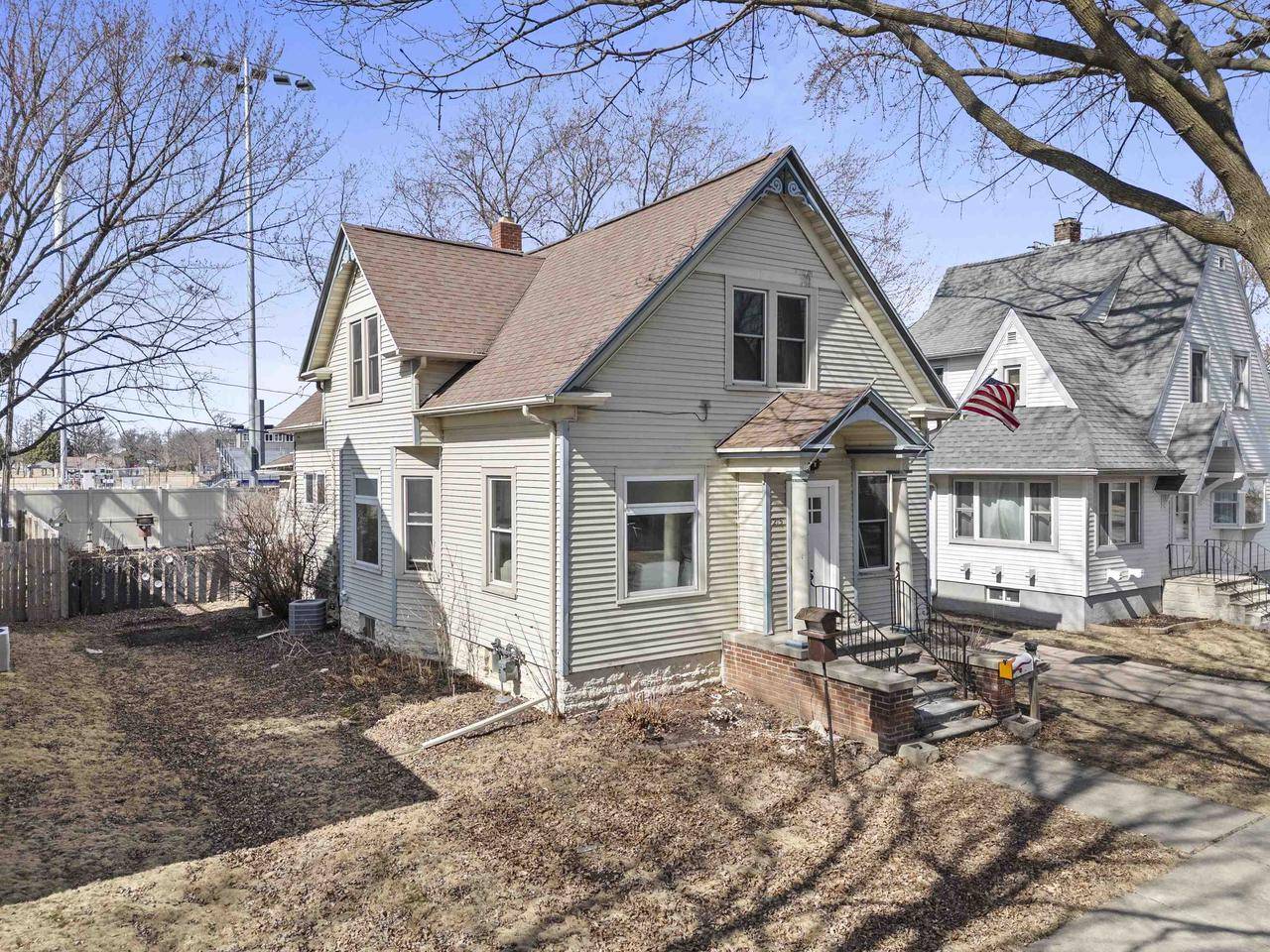 Green Bay, WI 54303,215 OXFORD AVENUE