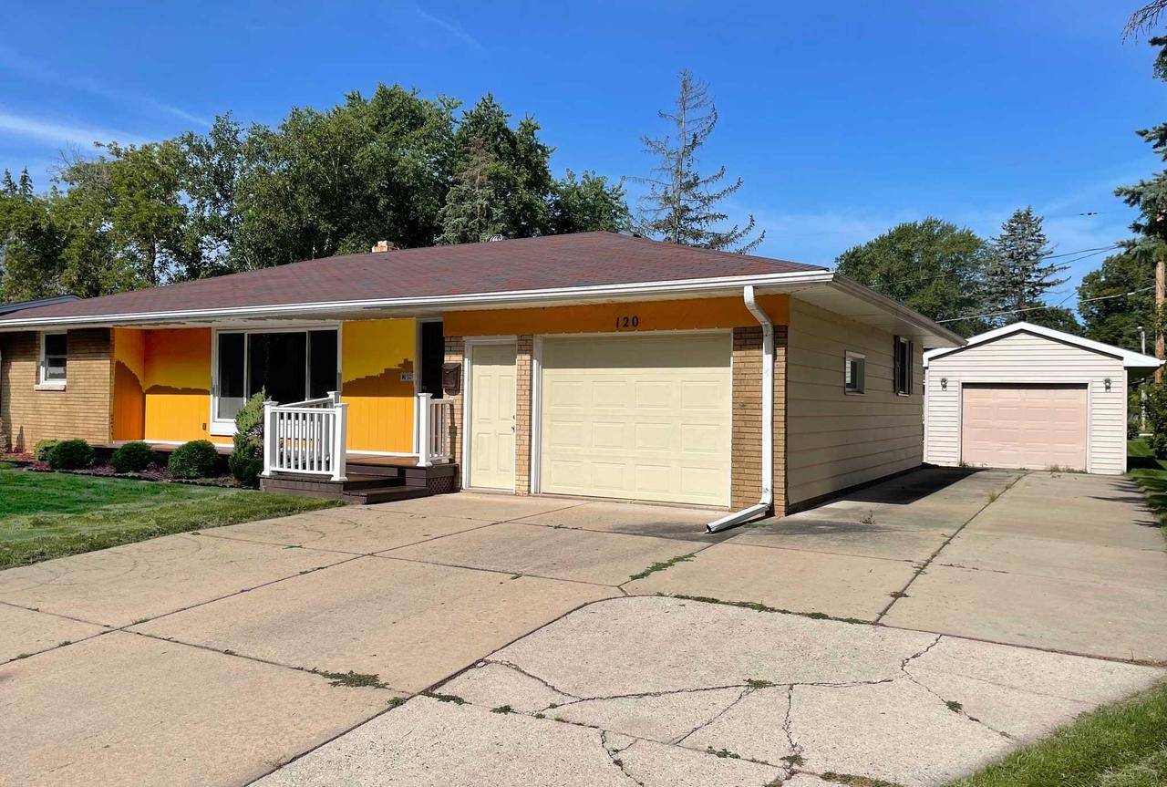 Green Bay, WI 54303,120 MINOR COURT