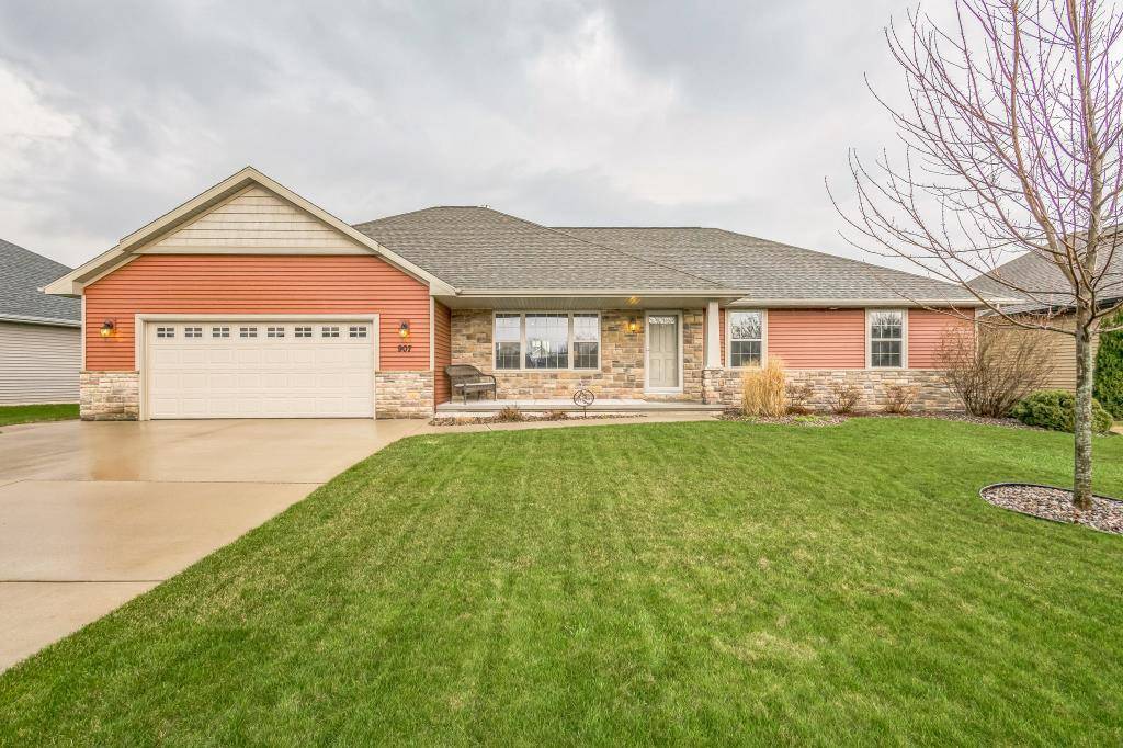 Menasha, WI 54952,907 LOTUS TRAIL